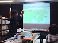 富浦から首都圏の市場、さらにお店へ運ばれる説明(千葉県富浦町立八束小学校)