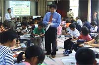 村松東小学校視聴覚室での授業風景「取材打ち合わせ」